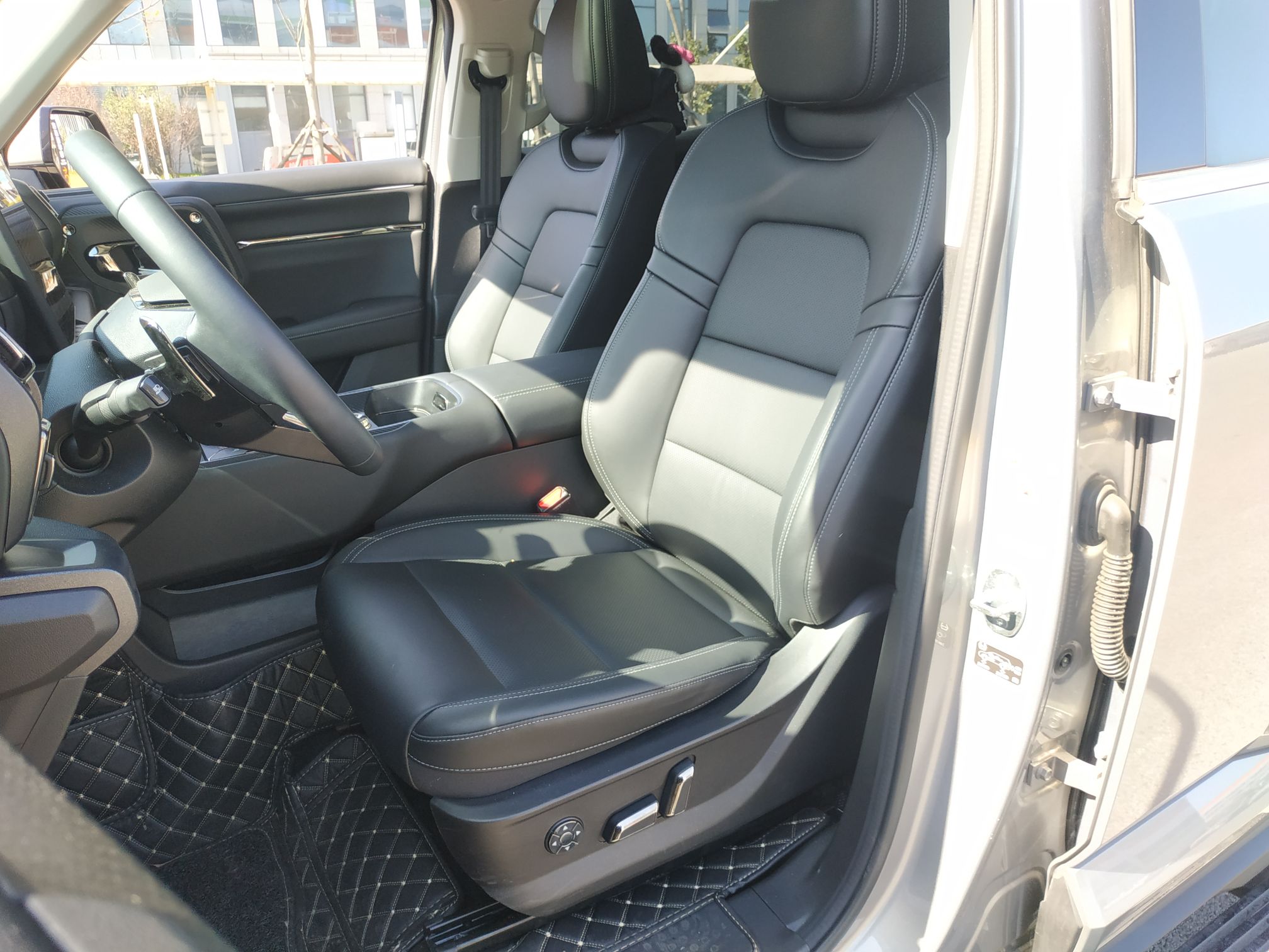 Переднее сиденье в автомобиле