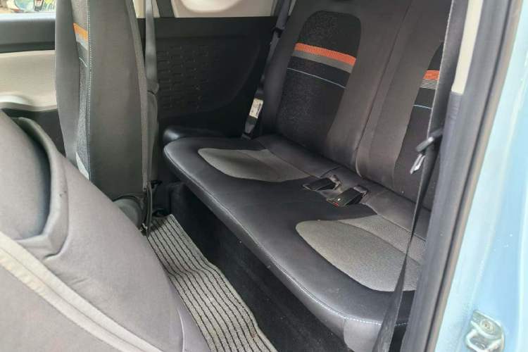 Used Wuling Hongguang MINIEV 2021 Macaron Fashion Model Lithium Iron Phosphate Interior 2