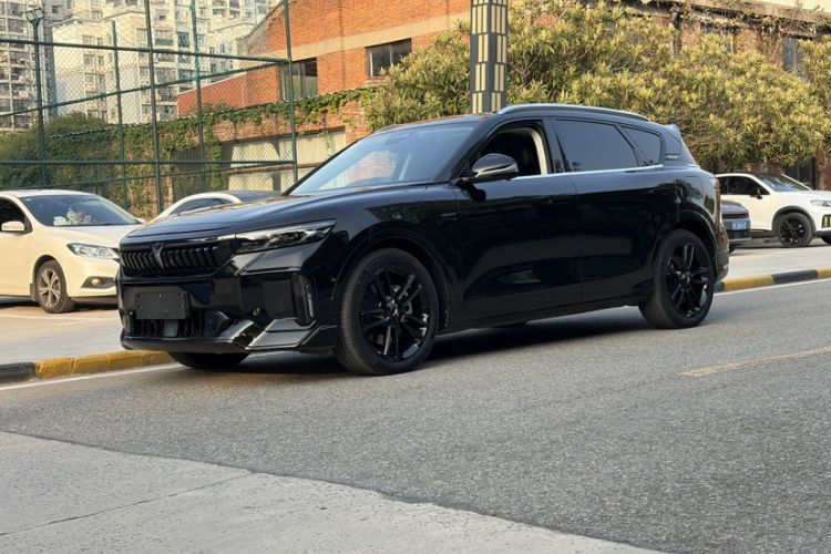 Used VOYAH FREE 2023 Four-Wheel Drive Extended-Range Model with Ultra-Long Range