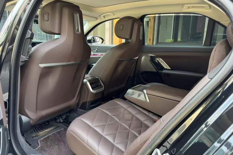 Used BMW 7 Series 2023 735Li Luxury Package Interior 1