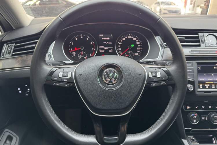 Used Volkswagen Magotan 2017 330TSI DSG Luxury Model
