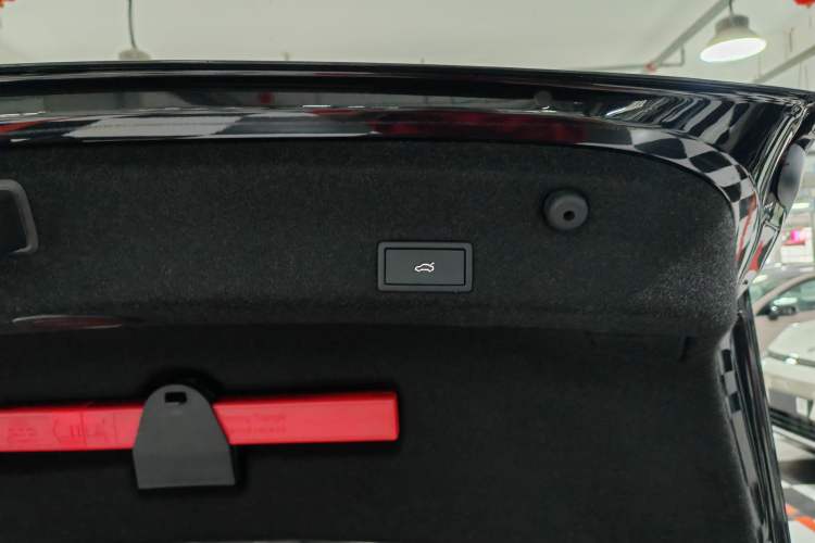 Used Volkswagen Magotan 2024 2 Million Units Zhongxiang Version 330TSI DSG Luxury Edition Interior 5