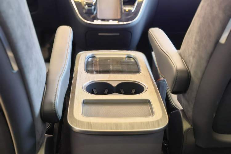 Used Hongqi HQ9 PHEV 2024 2.0T Four-Wheel Drive Business Edition