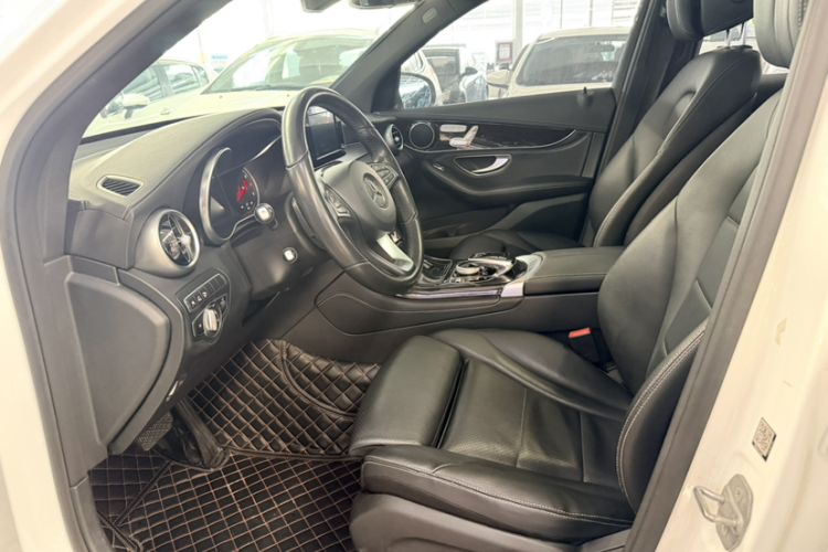 Used Mercedes-Benz GLC 2018 Facelift GLC 260 4MATIC Luxury Edition
