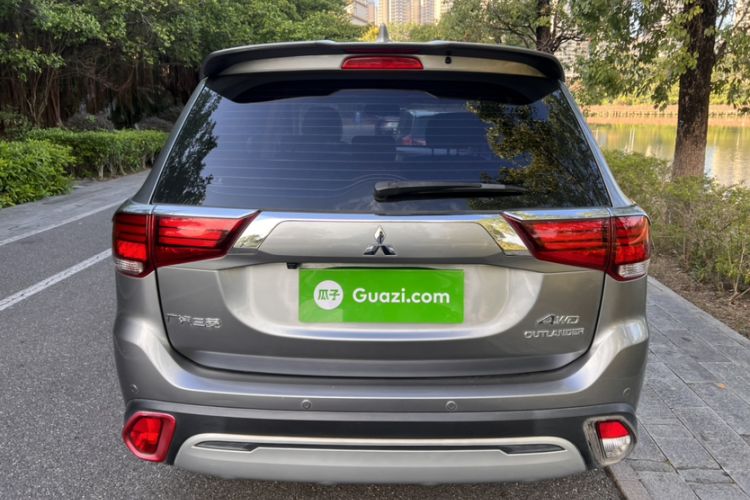 Used Mitsubishi Outlander 2019 2.4L 4x4 Zhi Xiang Edition 5 Seats China VI Standard
