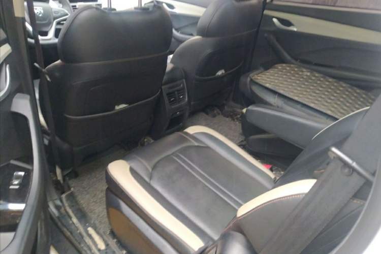 Used Baojun 360 2021 1.5L CVT Elite Version 77kW Interior 5