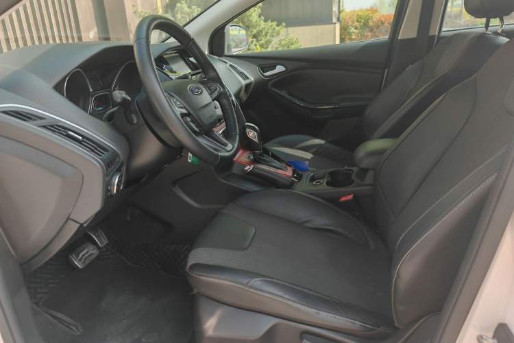 Used Ford Focus 2012 Hatchback 2.0L Automatic Luxury Sport Model Interior 1