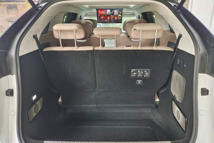 Used XPeng X9 2024 640 All-Wheel Drive High-Performance Max
