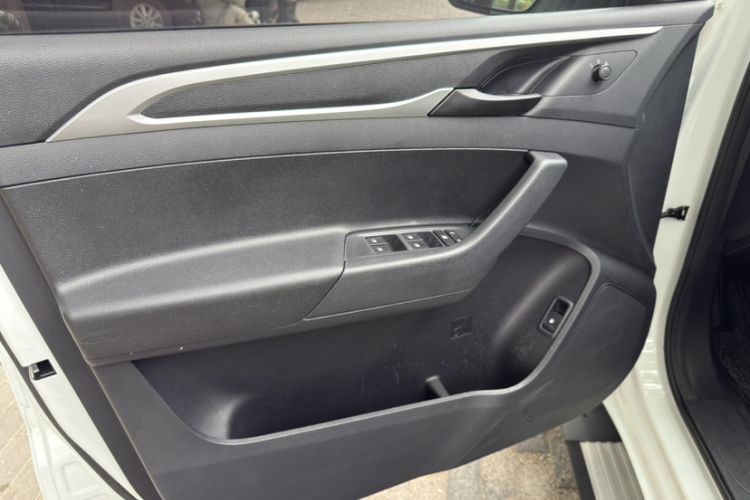 Used SAIC MAXUS T60 2017 2.0T Gasoline Automatic Two-Wheel Drive High-Ride Elite Standard Cabin