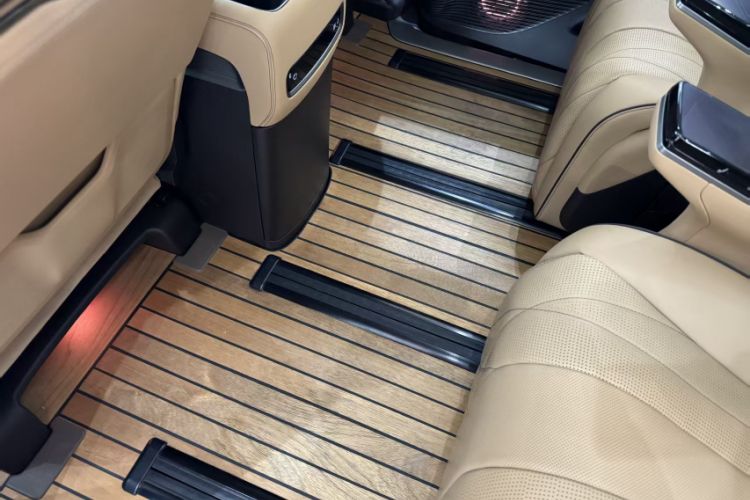 Used Denza D9 2024 DM-i 1050 Luxury Model