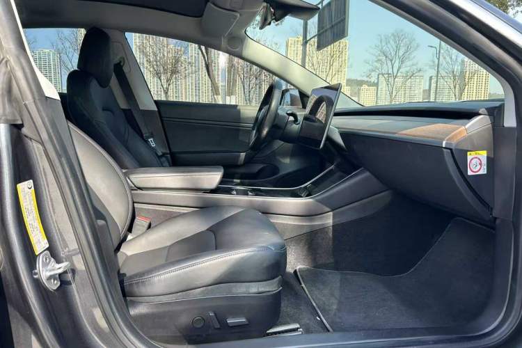 Used Tesla Model 3 2019 Long-Range Rear-Wheel-Drive Version
