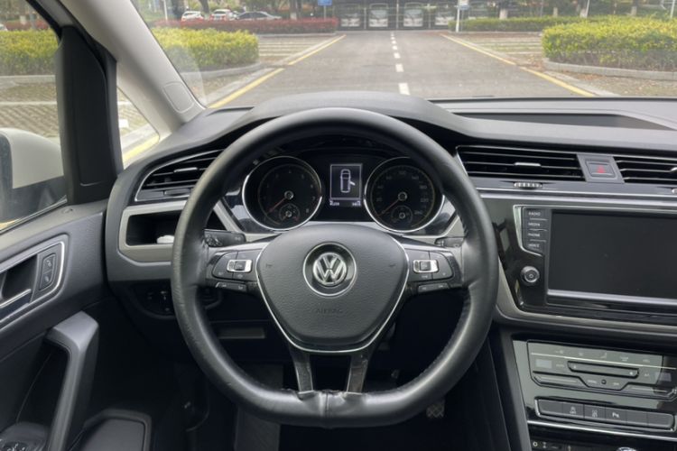 Used Volkswagen Touran 2021 Touran L 280TSI DSG Comfort Edition 7 Seats Steering Wheel
