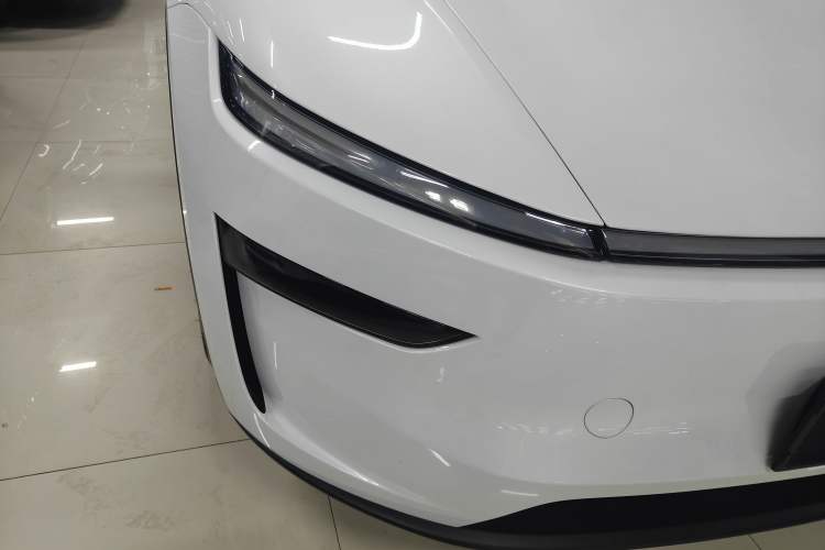 Used Tesla Model Y 2025 Long-Range All-Wheel-Drive Version