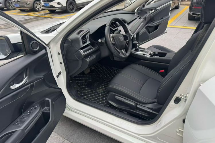 Used Honda Civic 2019 180TURBO CVT Shangdong Edition China VI Interior 5