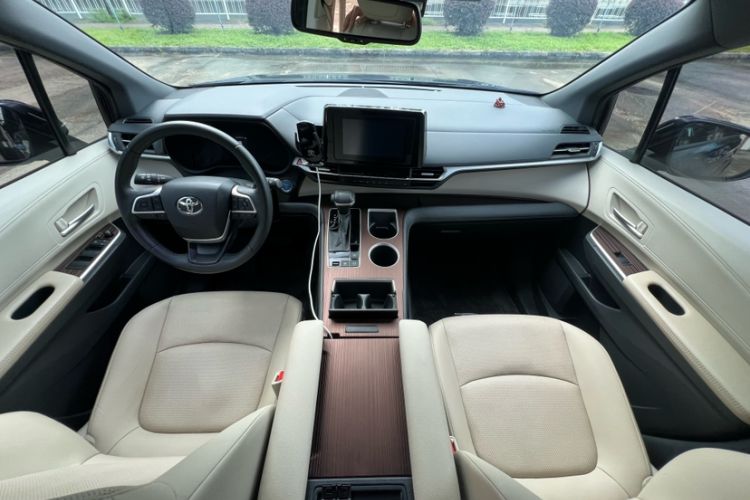 Used Toyota Sienna 2021 2.5L Hybrid Luxury Edition
