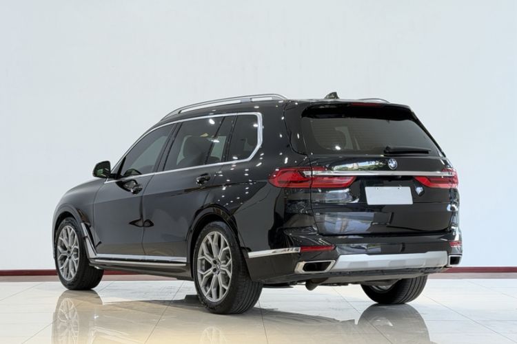 Used BMW X7 2021 xDrive40i Luxury Package with Premium Features
