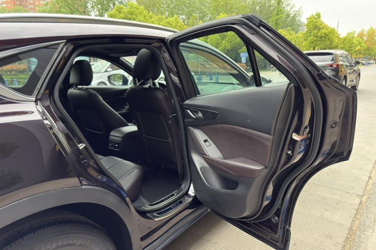 Used Mazda CX-4 2020 2.0L Automatic Two-Wheel Drive Blue Sky Leading Edition Interior 2