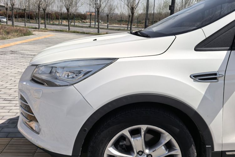 Used Ford Kuga 2015 2.0L GTDi Four-Wheel-Drive Sport Model Exterior 8