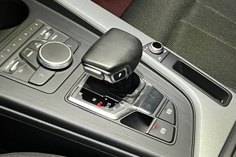 Used Audi A4L 2018 30th Anniversary Edition 40 TFSI Trendy Model Gear Lever