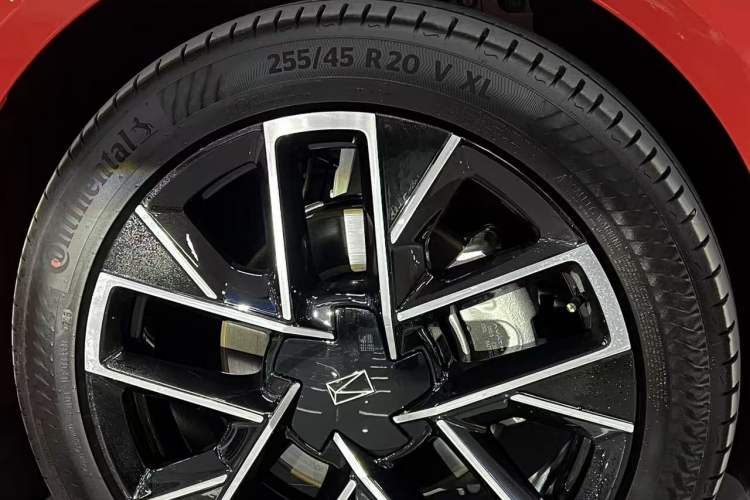 Used Avatr 06 2025 Pro Range-Extended Edition Exterior 4