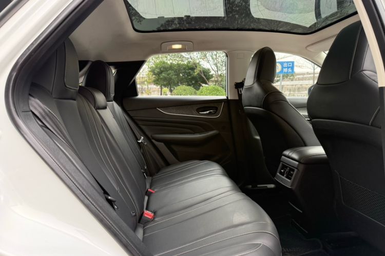 Used Venucia V 2021 260T Idol Edition