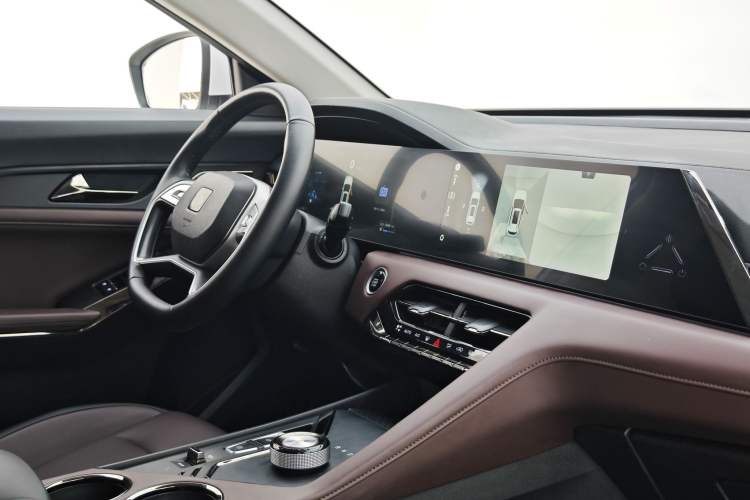 Used SOL X8 PLUS 2023 1.5 TGDI DCT Smart Edition 7-Seater