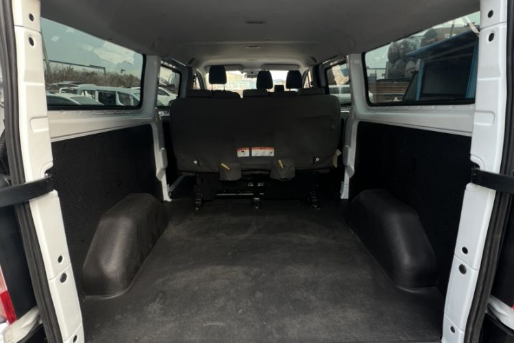 Used Ford Transit 2020 2.0T Diesel Multi-Function Commercial Vehicle Mid-Chassis Low-Roof Design with Dual Rear Doors Meeting China VI Emission Standards
