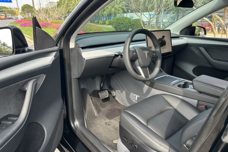 Used Tesla Model Y 2023 Rear-Wheel-Drive Version