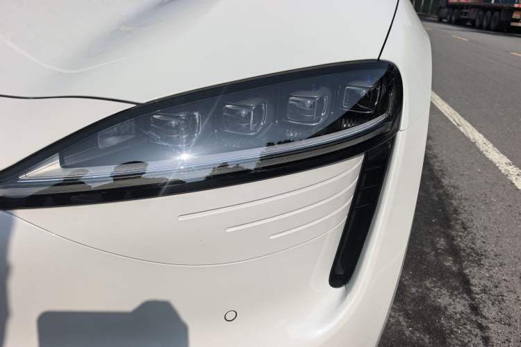 Used Hima Luxeed R7 2024 All-Electric 736 km Ultra