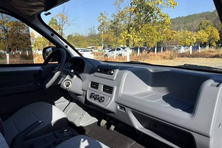 Used Wuling Yangguang 2025 Model 400km Bus Edition—Comfort Edition