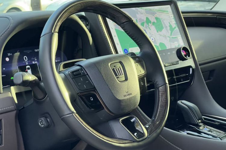 Used Toyota Vellfire 2024 Crown Dual-Engine 2.5L Ultimate Edition
