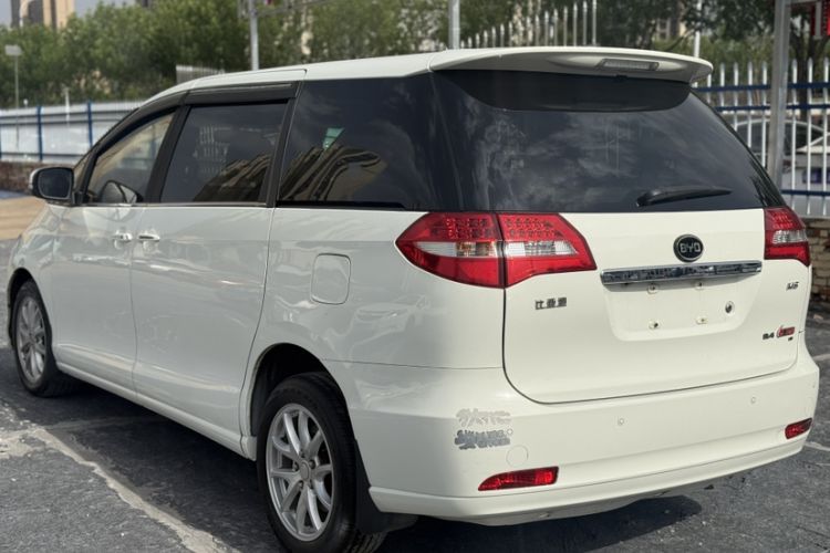 Used BYD M6 2015 2.4L Automatic Prestige Edition
