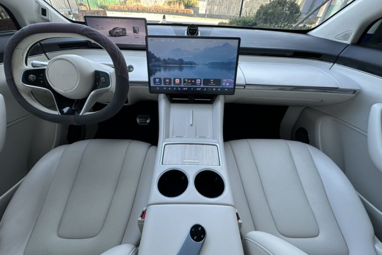 Used Hima Luxeed R7 2024 All-Electric 667 km Max