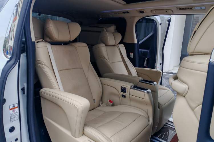 Used Toyota Alphard 2021 Dual-Engine 2.5L Luxury Edition