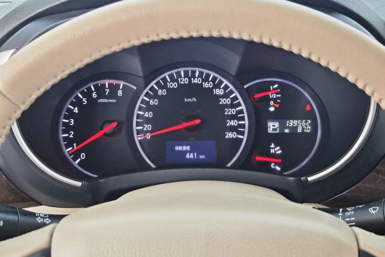 Used Nissan Quest 2015 3.5L SL Odometer Close Up