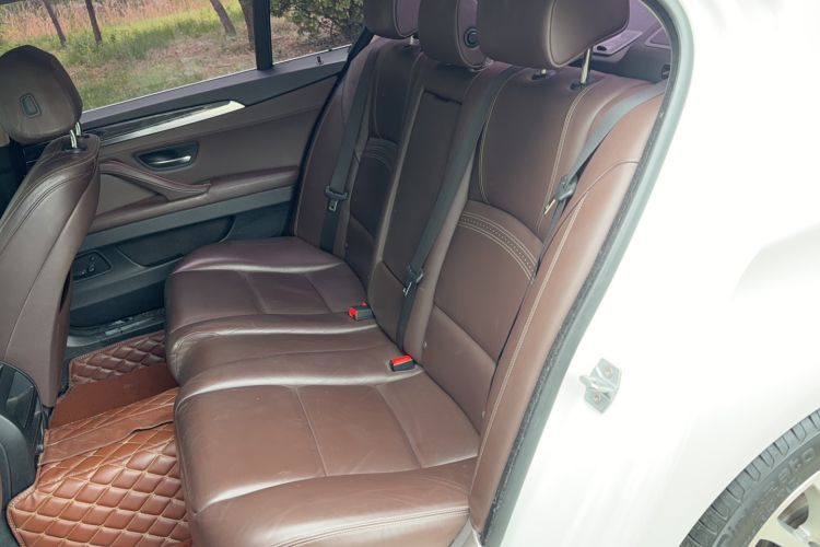 Used BMW 5 Series 2017 525Li Luxury Design Package Left Rear Seat