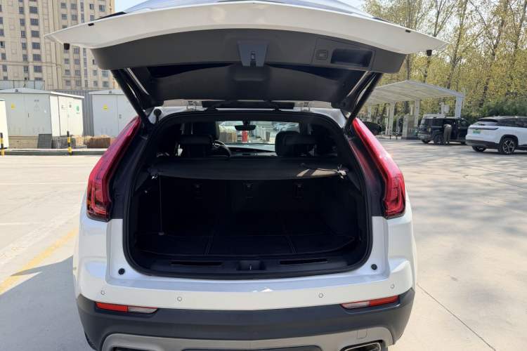 Used Cadillac XT4 2018 28T Two-Wheel Drive Leading Version Interior 6