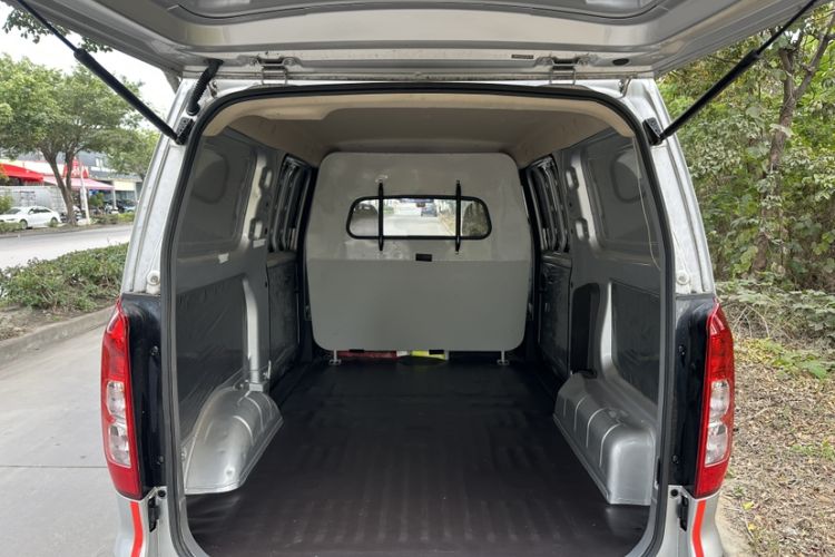 Used Wuling Hongguang V 2022 1.5L Jingqu Edition Enclosed-Window Vehicle with Electric Power Steering LAR Interior 10