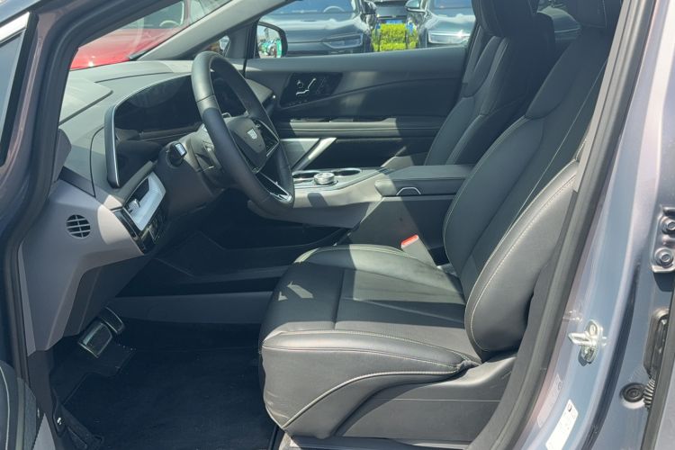 Used Cadillac OPTIQ 2024 Standard Range Version Interior 1