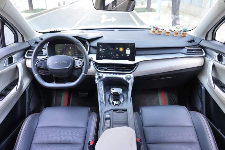 Used Lynk & Co 06 EM-P 2022 PHEV 84 km Range Pro Version Interior 1