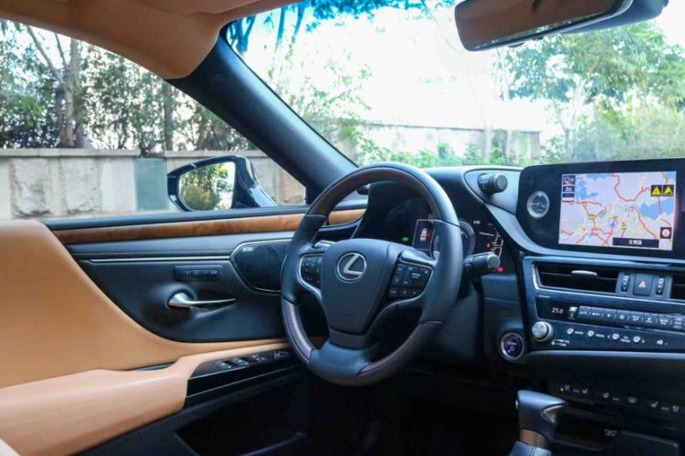 Used Lexus ES 2021 300h Executive Edition
