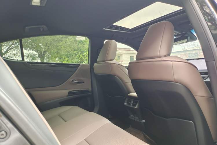 Used Lexus ES 2023 200 Excellence Edition Interior 9