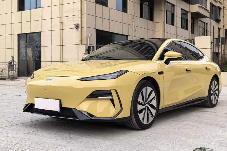 Used Geely Galaxy E8 2024 665 km Range Rear-Drive Starship Long-Range Version