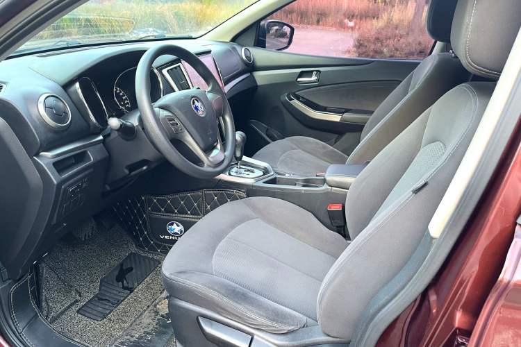 Used Venucia T70 2016 2.0L CVT Smart Choice Edition
