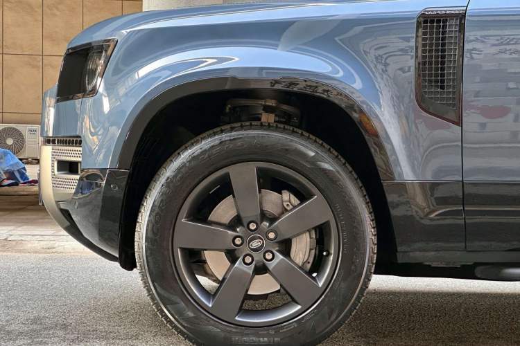 Used Land Rover Defender 2023 Facelift 110 3.0T P400 X-DYNAMIC HSE Exterior 5