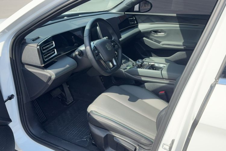 Used BYD Qin L 2025 DM-i Smart Drive 80KM Leading Model
