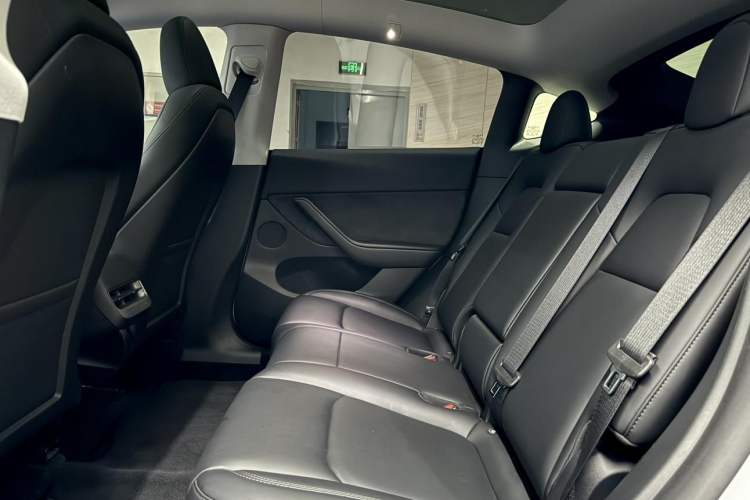 Used Tesla Model Y 2024 Rear-Wheel-Drive Version Interior 1