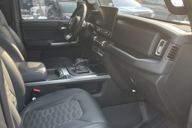 Used 212 T01 2024 2.0T Mechanic
