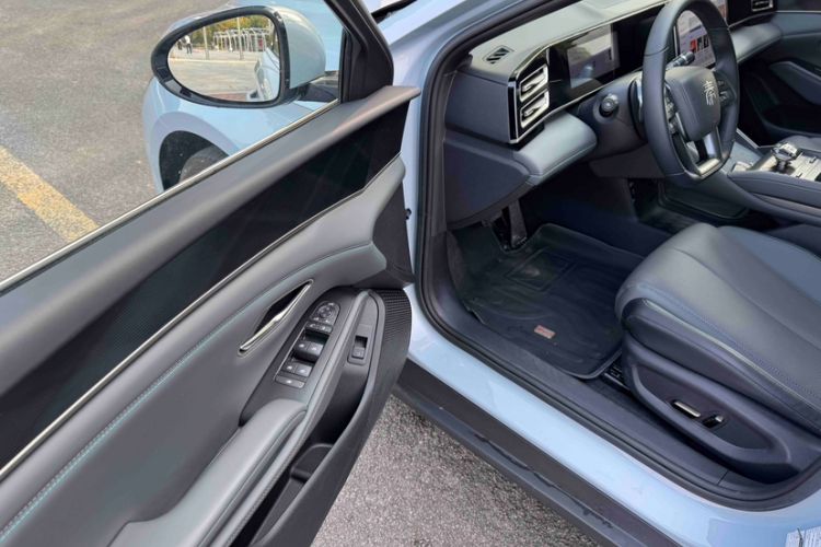 Used BYD Qin L 2025 DM-i Smart Drive 120KM Superior Model Interior 2