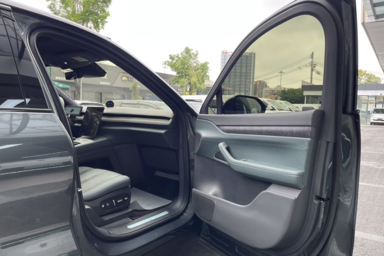 Used Nio ES8 2023 100kWh Signature Edition
